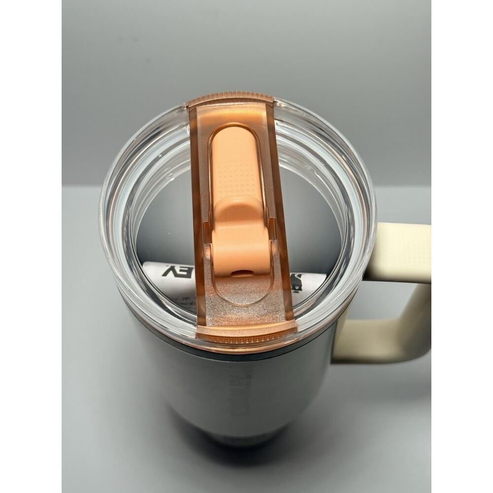 Stanley Limited Edition CREAM APRICOT GLOSS 40oz Protour Flip Straw Tumbler NWT - Picture 2 of 6